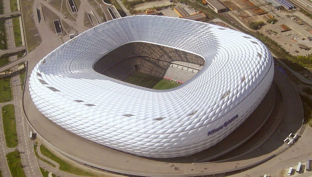 München_-_Allianz-Arena_(Luftbild)